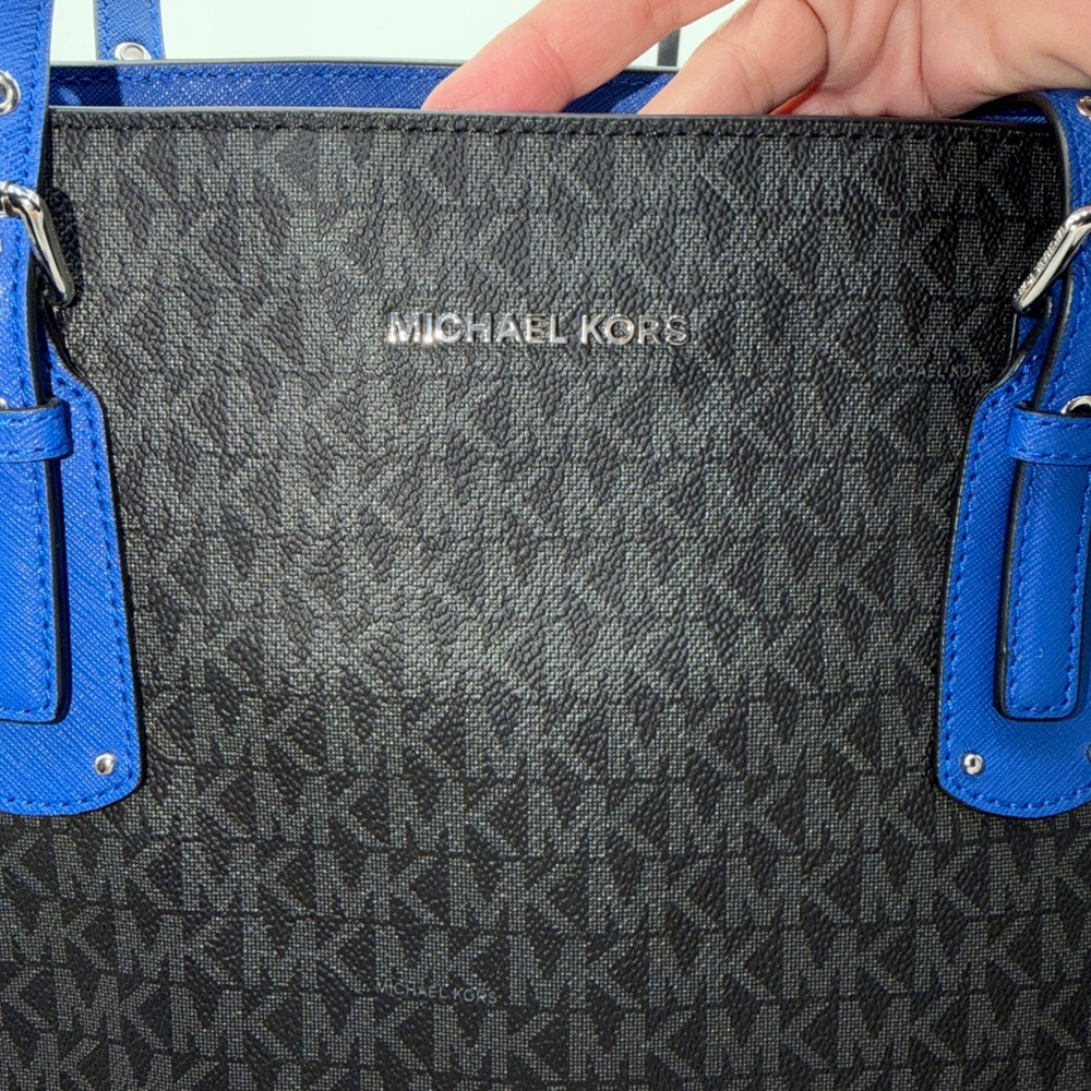 Michael Kors Voyager EW Tote Bag Black Grey Signature Logo Blue Trim - Picture 14 of 15